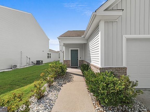 4th image of 215 Crabapple Cir