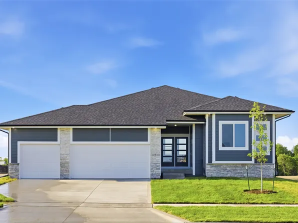 17815 Hickory Dr, Urbandale, IA 50323