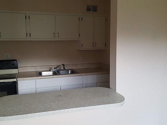 3rd image of 3825 Macgregor Dr