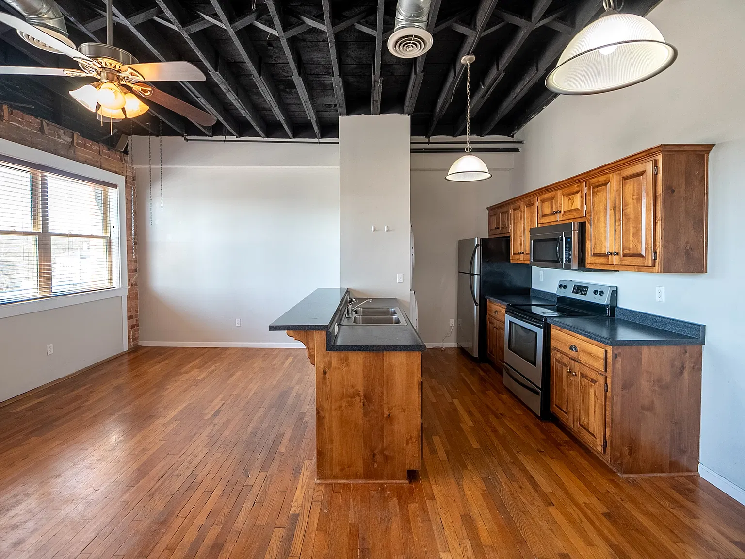 3 bed, 1100 sqft, $1,495 — Photo 3