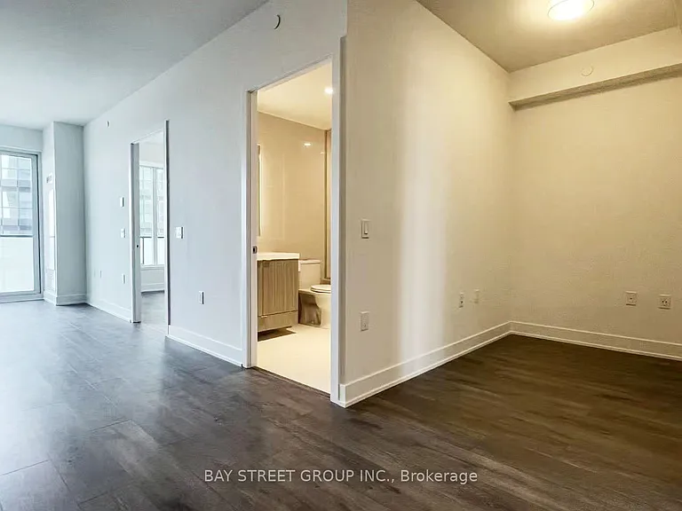 575 Bloor St E #2105 — Photo 2