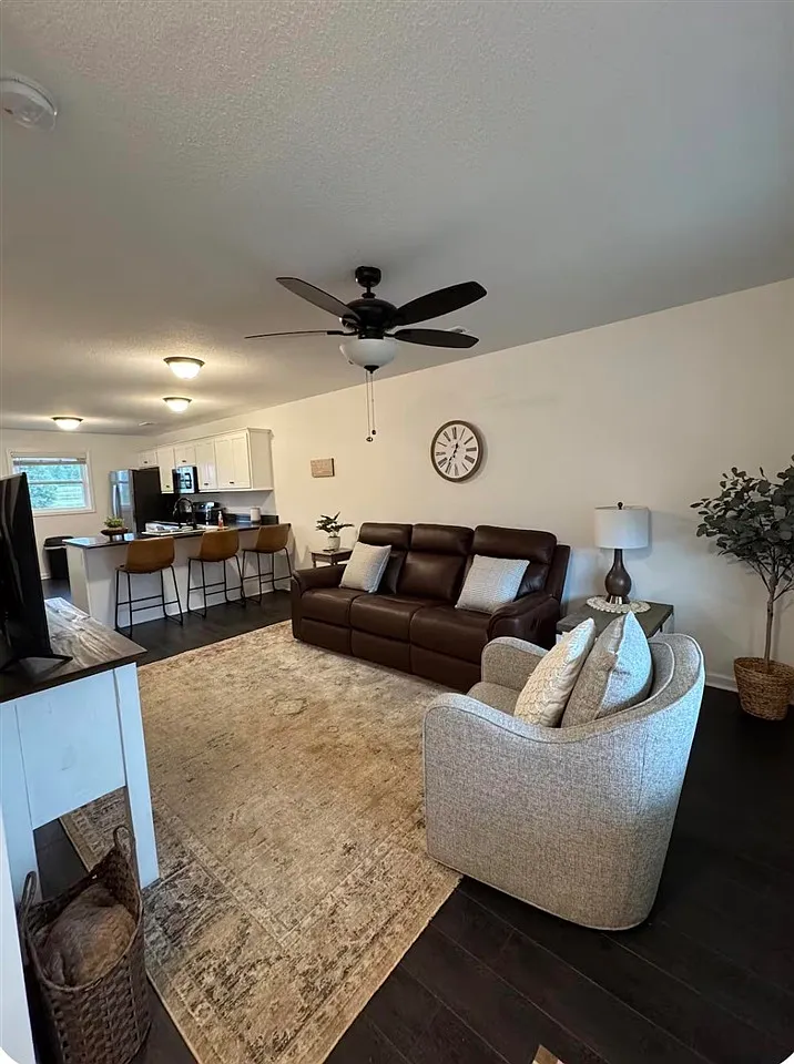 2 bed, 1000 sqft, $1,150 — Photo 3