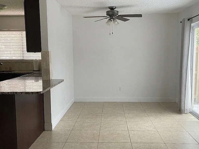 1420 Park Shore Cir #1 — Photo 18