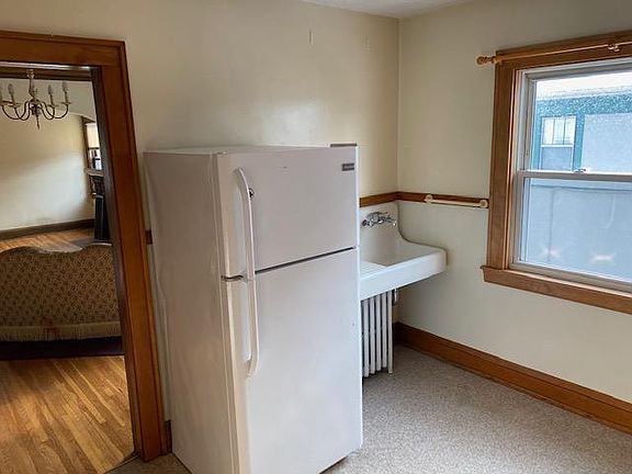 5th image of 707 10th Ave SE #2
