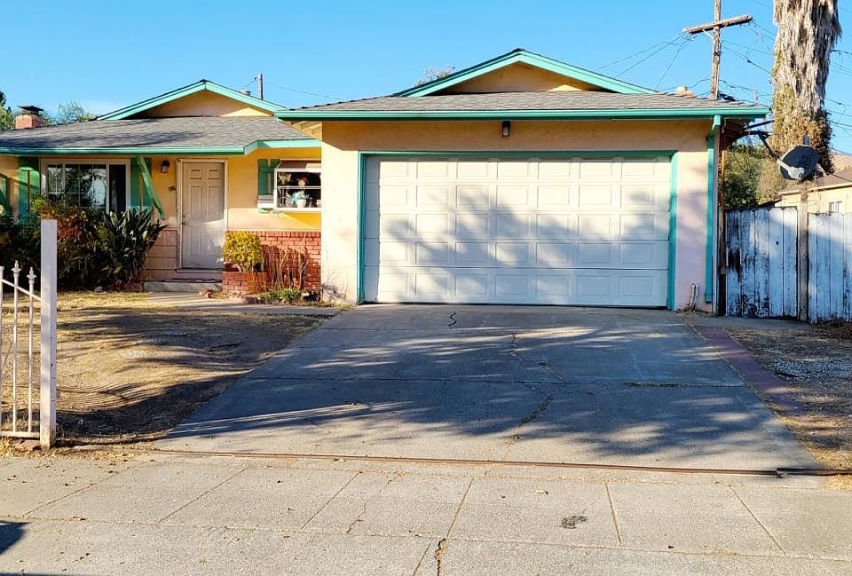 1st image of 3217 Blue Mountain Dr