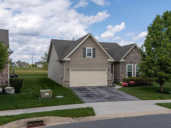 3rd image of 643 Southerness Dr