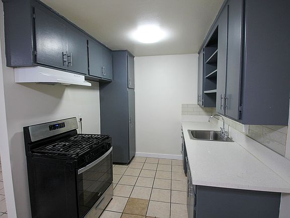4th image of 14609 Saticoy St #2