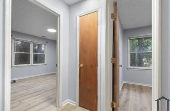 4th image of 3972 Sullivan St #1