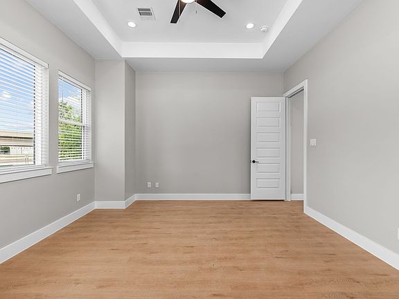 5th image of 3609 Hadley St