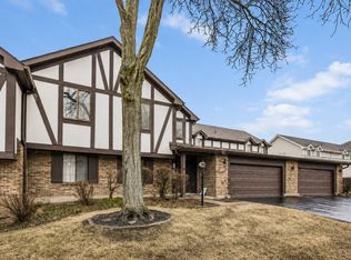 372 Springlake Ln #C, Aurora, IL 60504