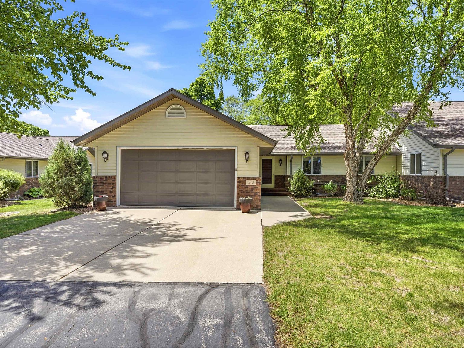 30 Country Club Ct
