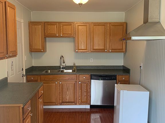 3rd image of 311 N Elm St