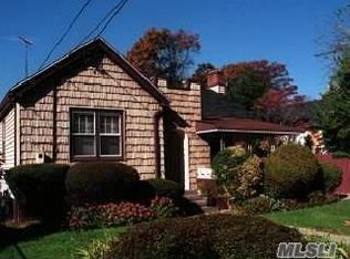 103 Pennsylvania Ave, Roosevelt, NY 11575