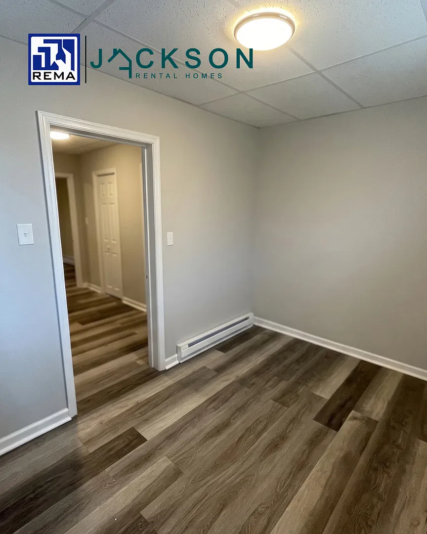 6151 Market St — Photo 1