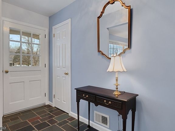 5th image of 6 Wyndwood Rd