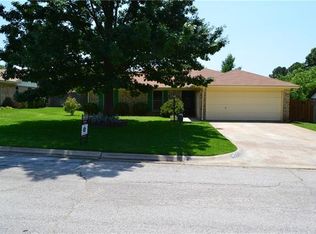 8512 Royal Ridge Dr, North Richland Hills, TX 76182