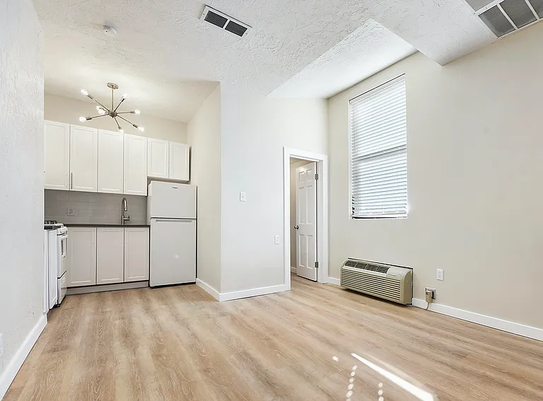 416 Bailey Ave — Photo 1
