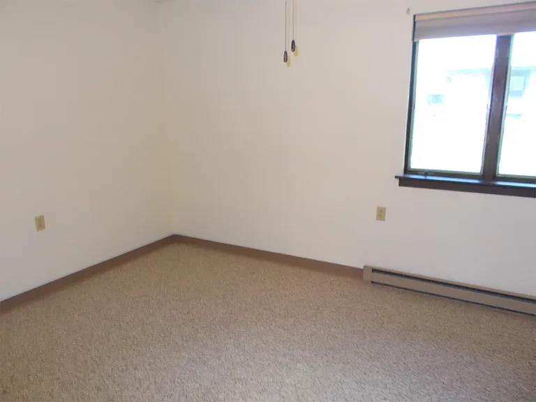 302 N Broadway St — Photo 6