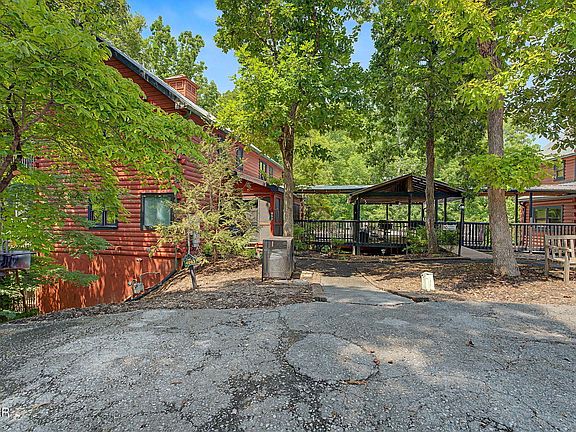 2nd image of 852 Bear Run Way