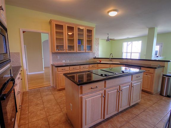 4th image of 136 Oleander Dr