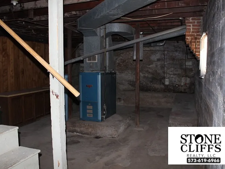1607 W Main St — Photo 25