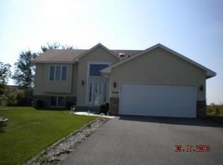 1338 Birch Dr, Mayer, MN 55360