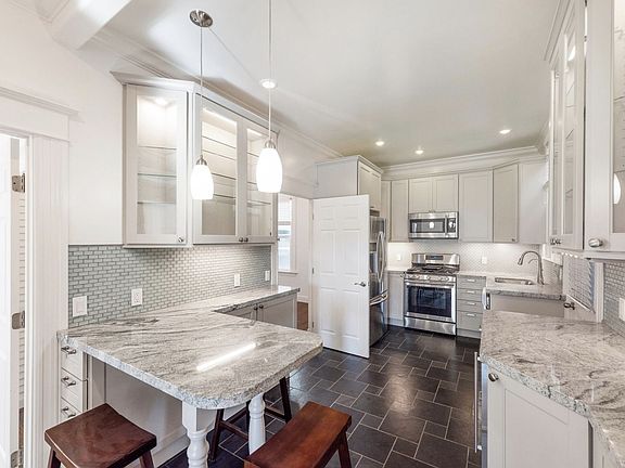 4th image of 1701 Mason St #800-810