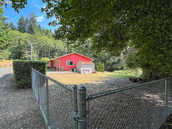 3rd image of 590 Robinhood Ave