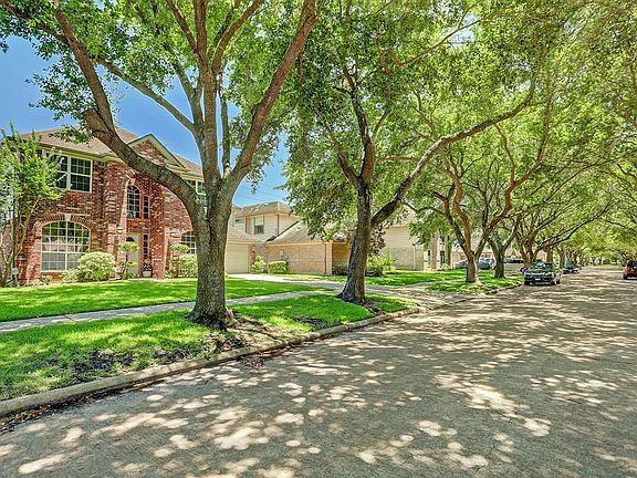 You will enjoy coming home to this beautiful tree lined street. This home is within walking distance of Walker Station Elementary and Ellis Creek Park.