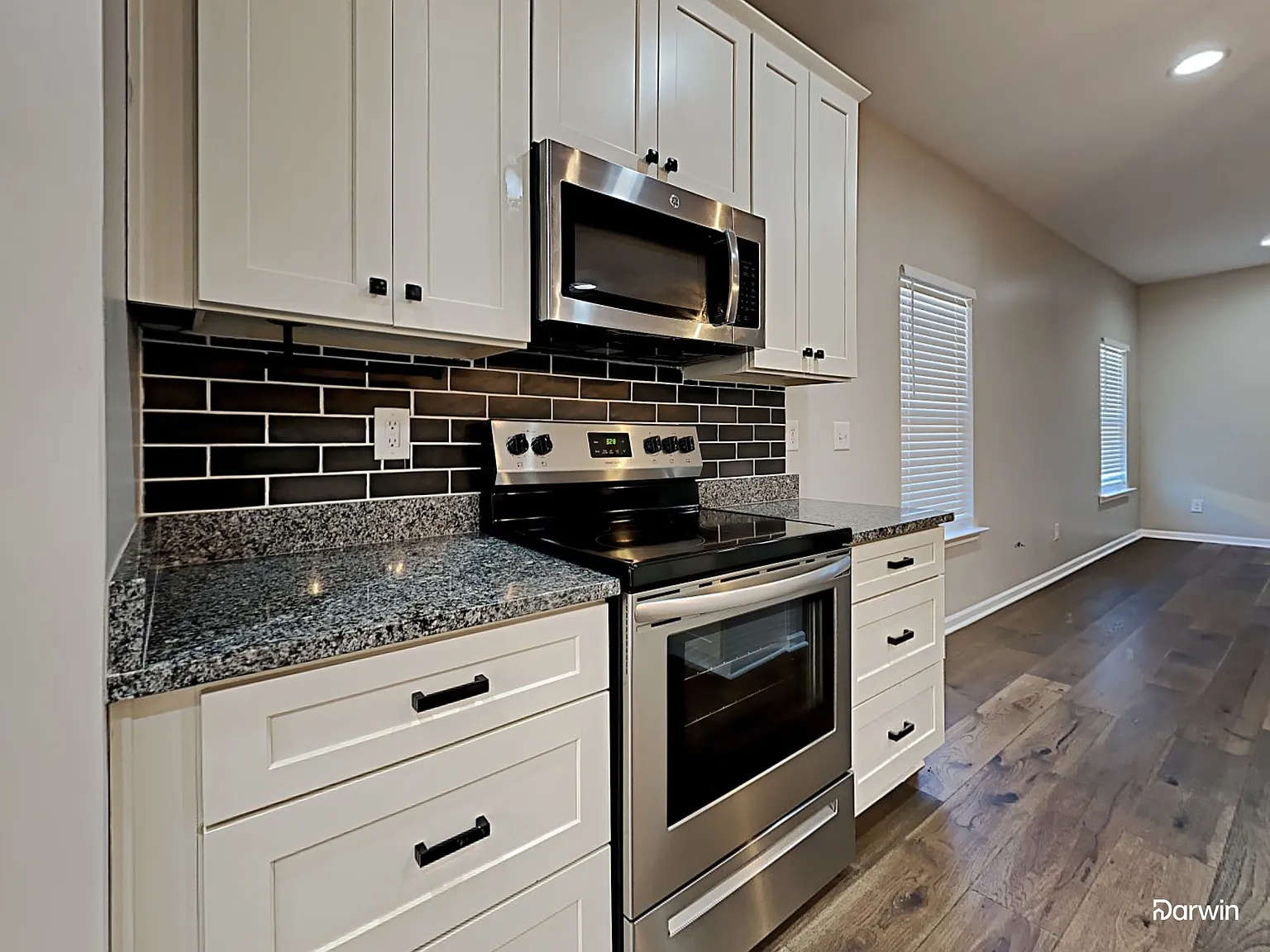 4 bed, 2.0 bath, 2167 sqft, $2,100 — Photo 4