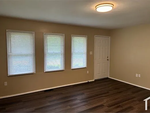 4051 W Hillcrest Ave — Photo 13