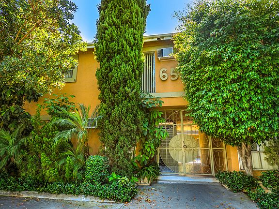 3rd image of 6566 Fountain Ave #4704