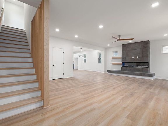 3rd image of 309 Bragg St