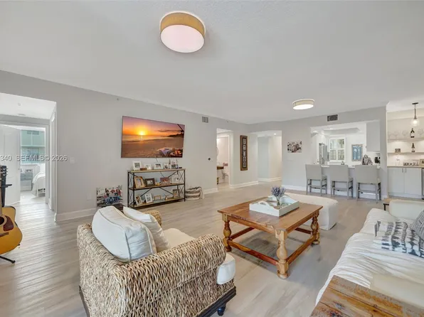 7588 SW 102nd St #203, Pinecrest, FL 33156