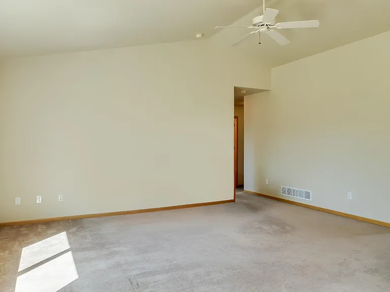 883 Emerald Dr — Photo 6
