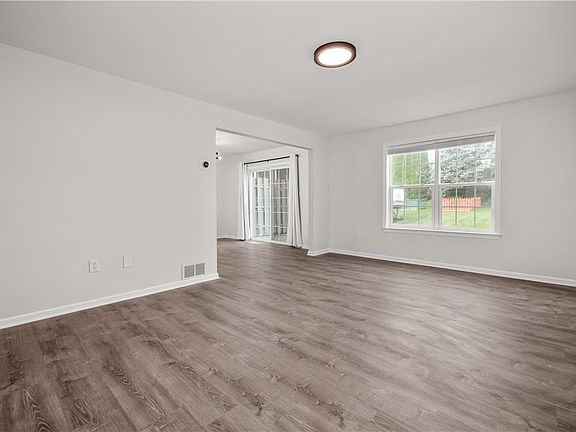 5th image of 43 Olde Penn Dr