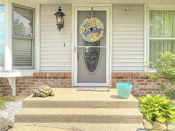 3rd image of 5464 Pebble Creek Trl