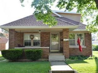 1918 Beverly Pl, South Bend, IN 46616