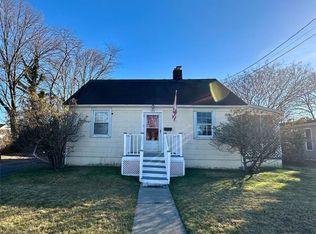 120 Cedar Ct, Copiague, NY 11726