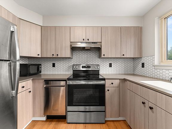 3rd image of 2315 W 2nd Ave #103W