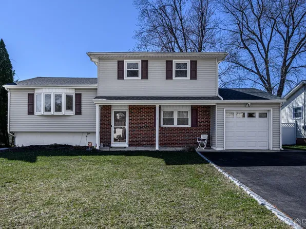 8 Barry Dr, Rockaway, NJ 07866