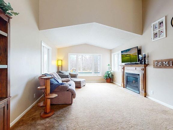 2nd image of 700 Valhalla Dr NE