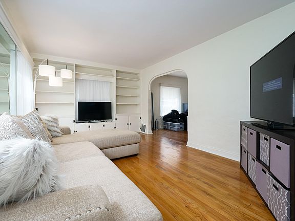 5th image of 1303 Upland Dr