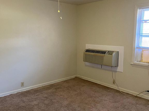 2nd image of 2427 Parkway Dr APT 1