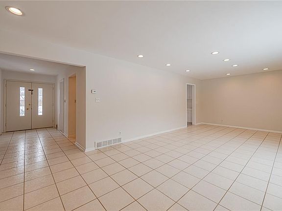 5th image of 1940 Camberly Dr