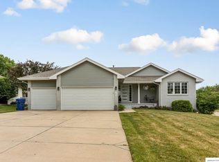 9107 S Glenview Dr, La Vista, NE 68128