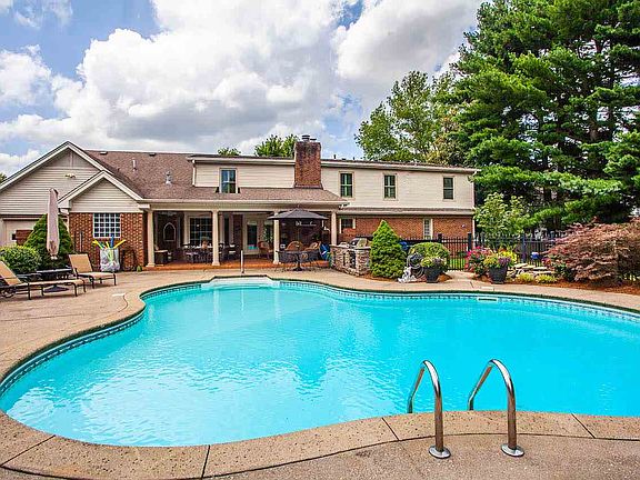 3rd image of 808 Albemarle Dr