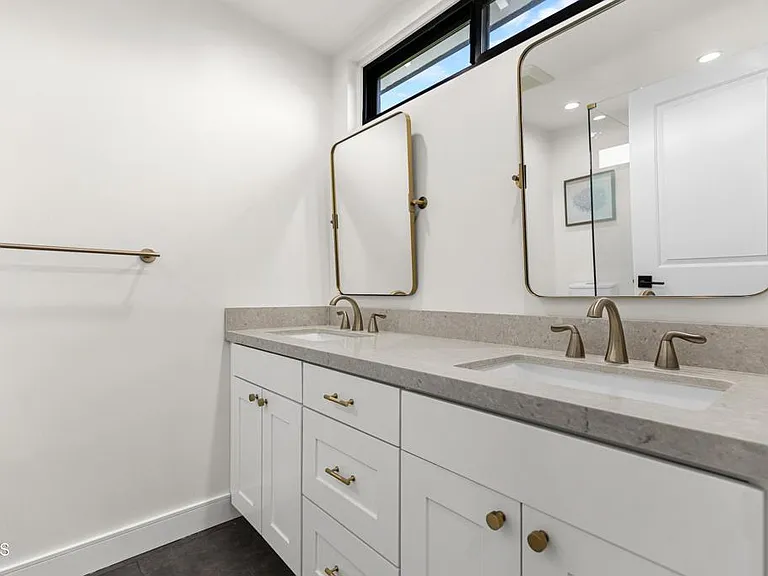 9321 Belvoir Ave — Photo 16