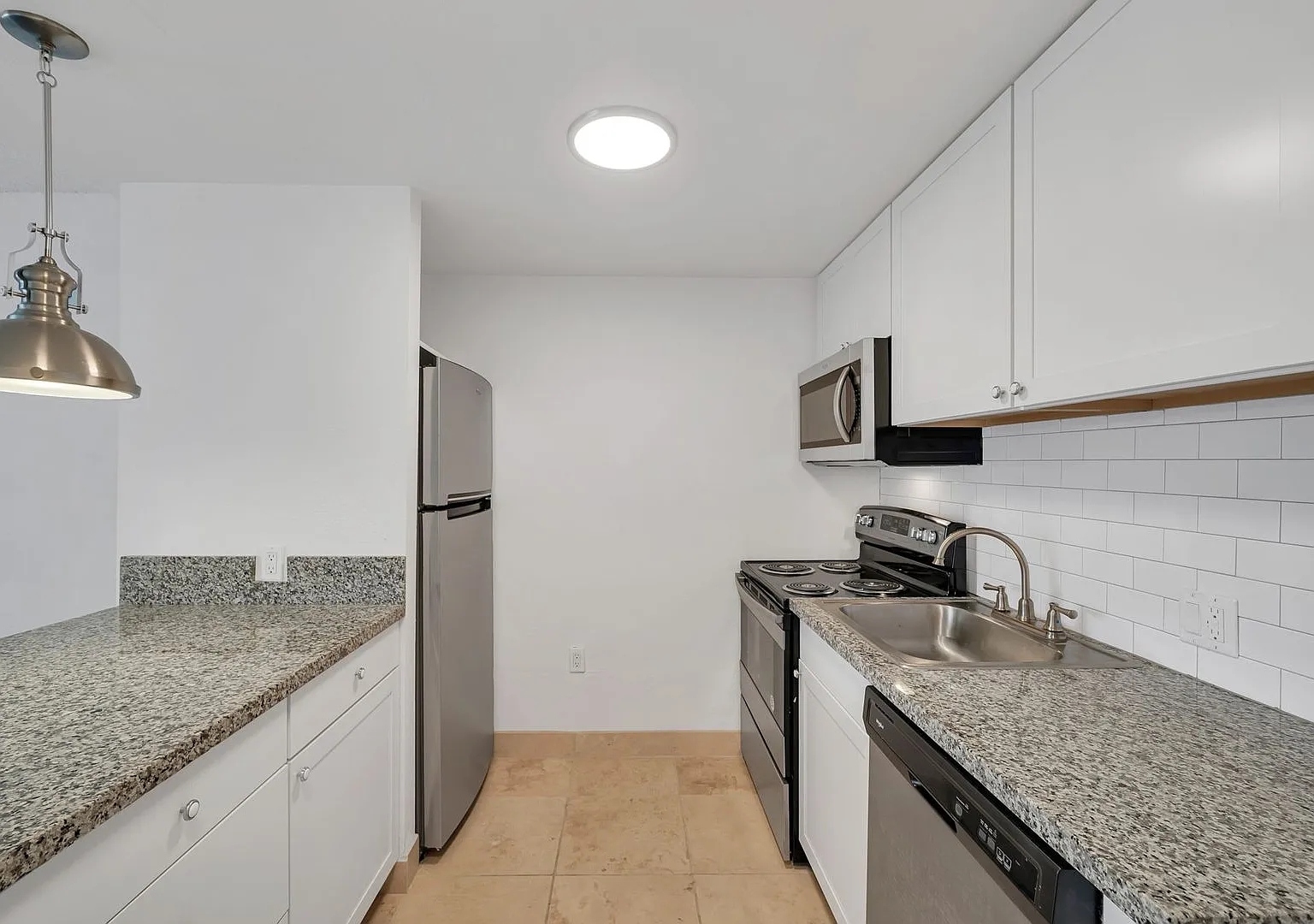 300 Holcomb — Photo 3