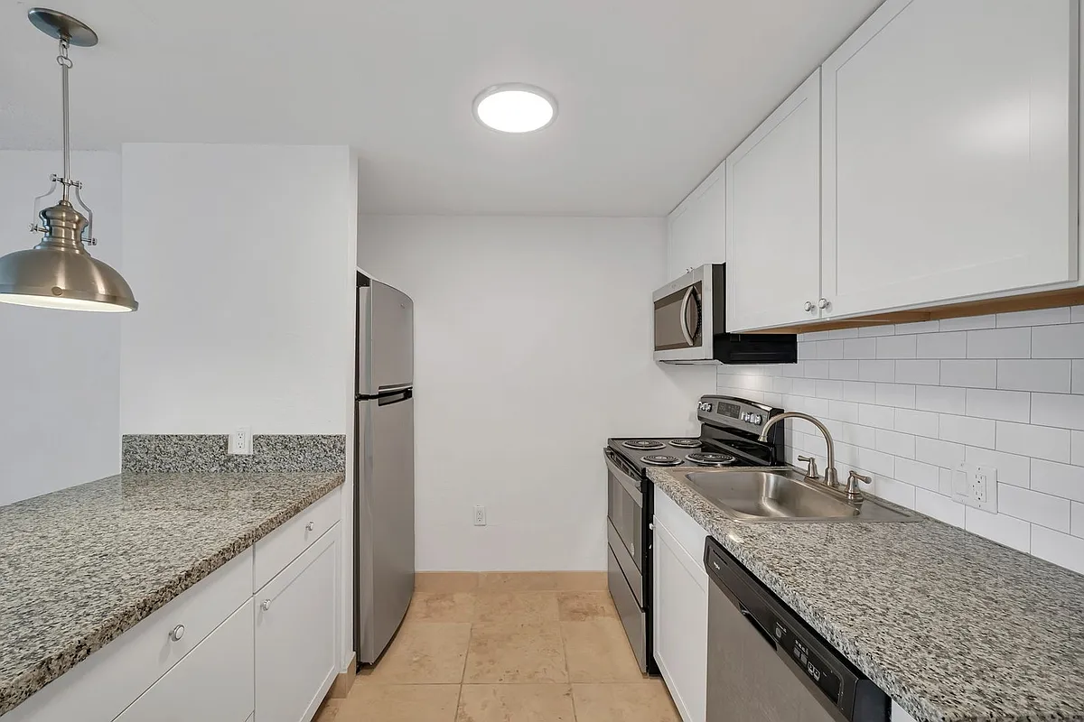 Building Photo - 300 Holcomb